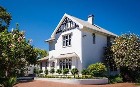 Whispering Oaks Guest House